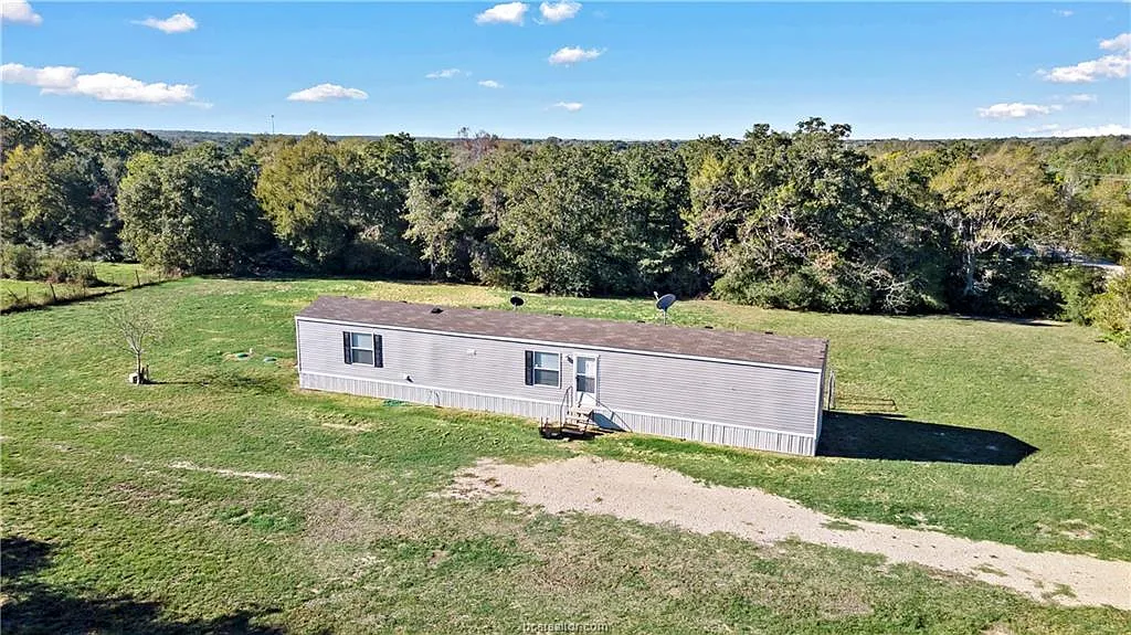 3 bed, 1064 sqft, $1,700 — Photo 2