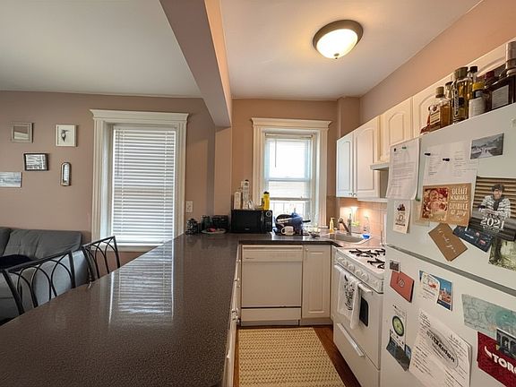 3rd image of 1332 Commonwealth Ave #2A
