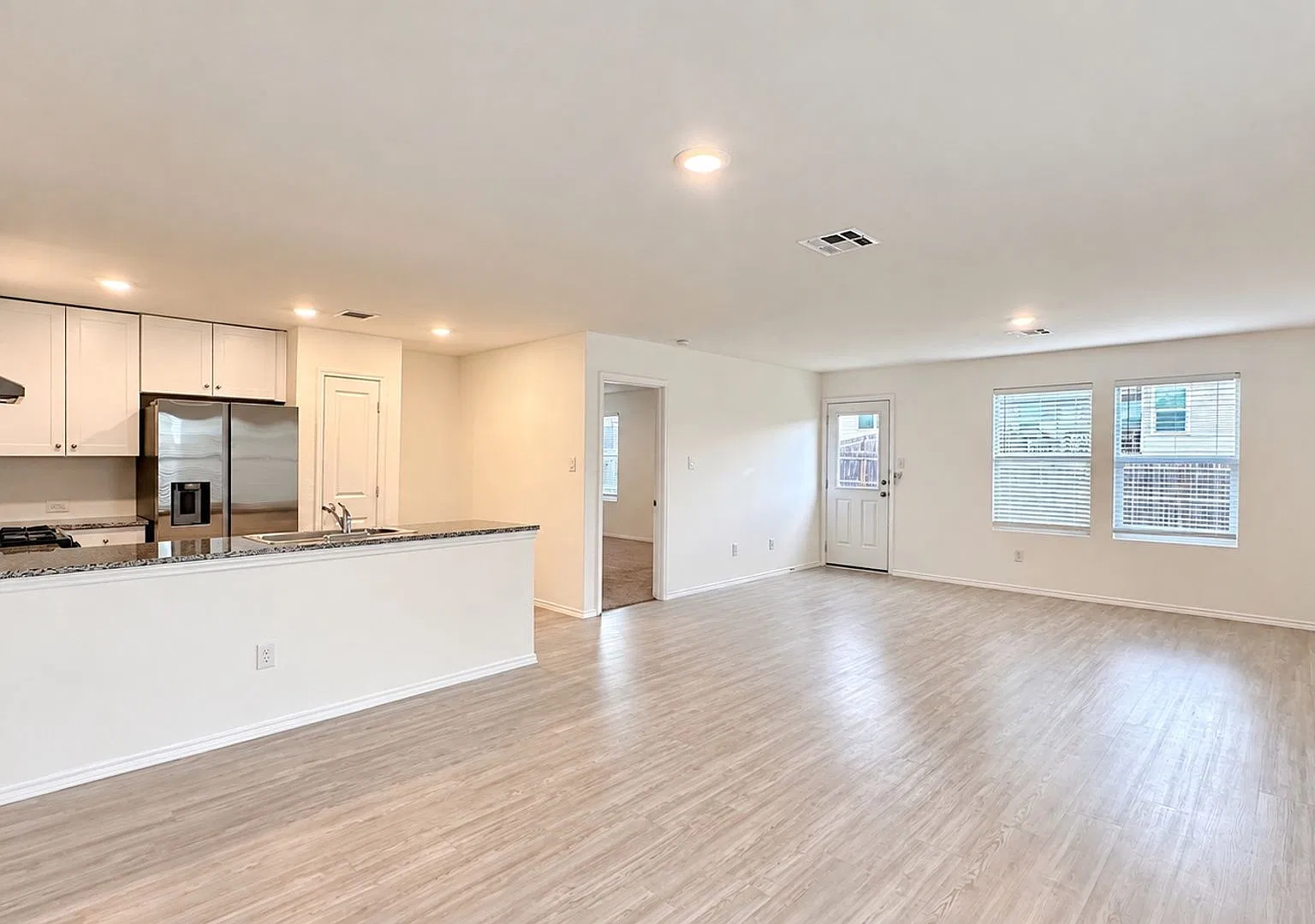 2823 Rosefinch — Photo 4