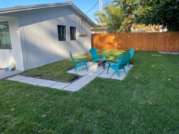 3rd image of 804 SW 28th St #2