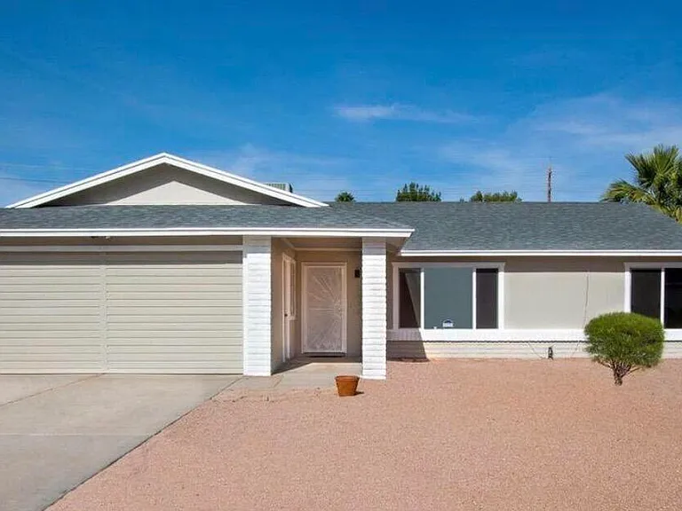 2433 S Evergreen Rd — Photo 1