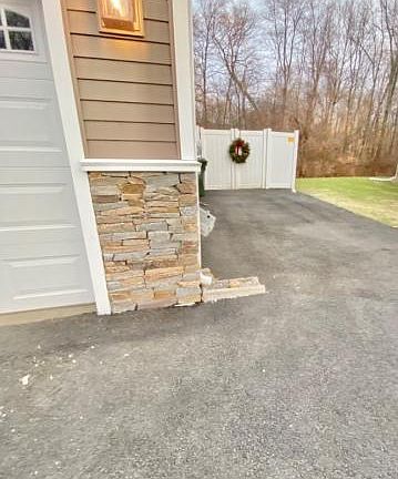4th image of 40 Crestwood Cir