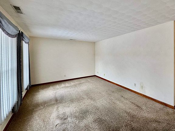3rd image of 416 Mirage Dr