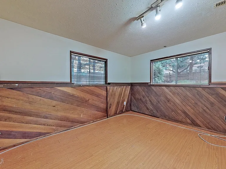 768 Como Lake Ave — Photo 8