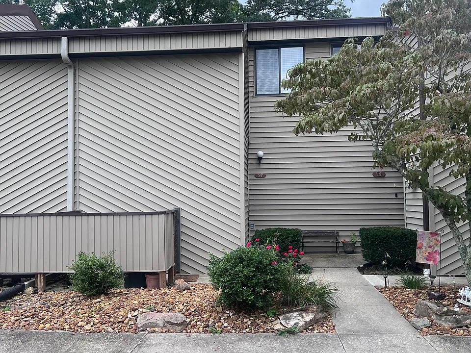 6 Lakeshore Ct #97