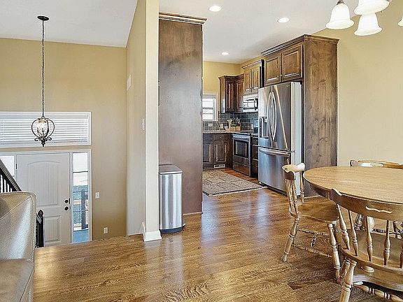 5th image of 854 N Juniper Ct
