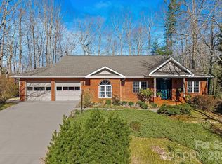 306 Croydon Dr, Hendersonville, NC 28791