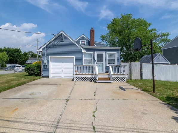 145 W Lido Prom, Lindenhurst, NY 11757