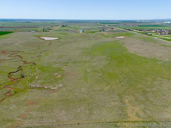 2nd image of 127 SW Bishop Rd