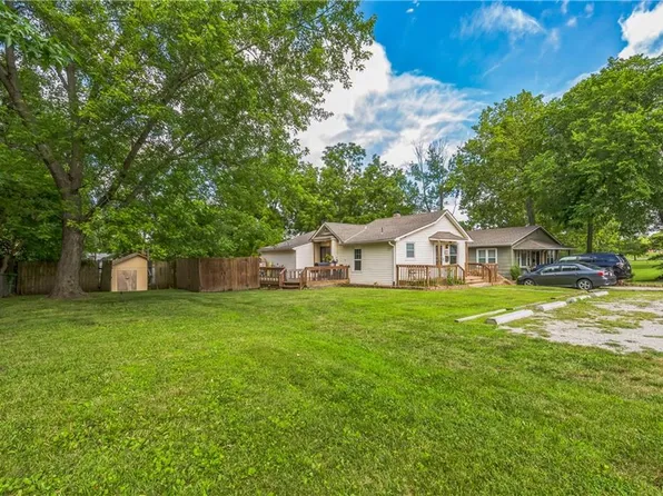 6820 N Campbell St, Gladstone, MO 64118