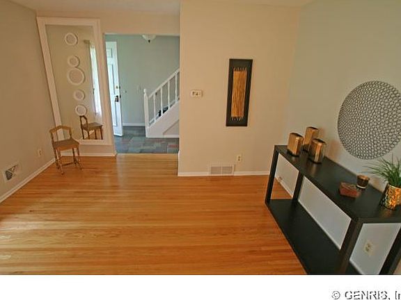 3rd image of 70 Matthew Dr