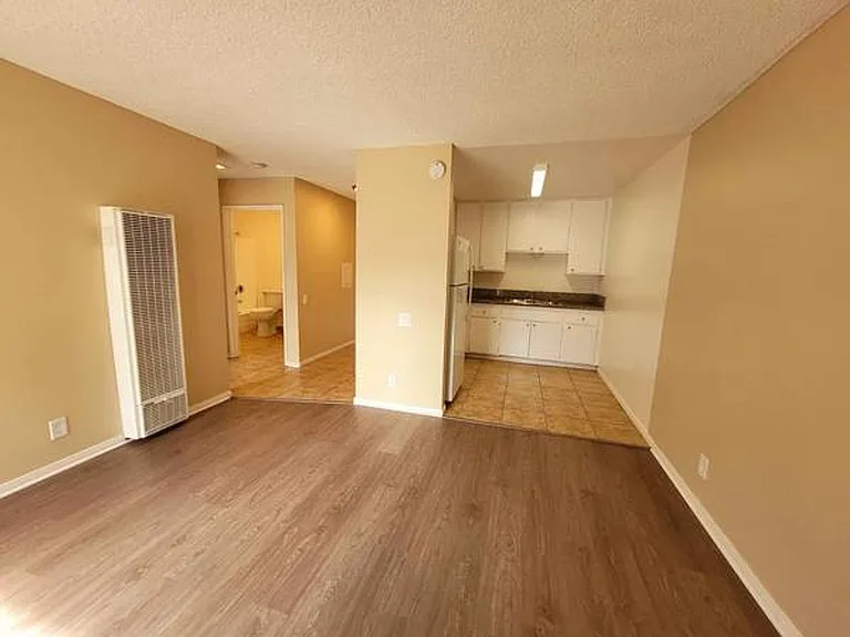 Burkhart Apartments — Photo 16