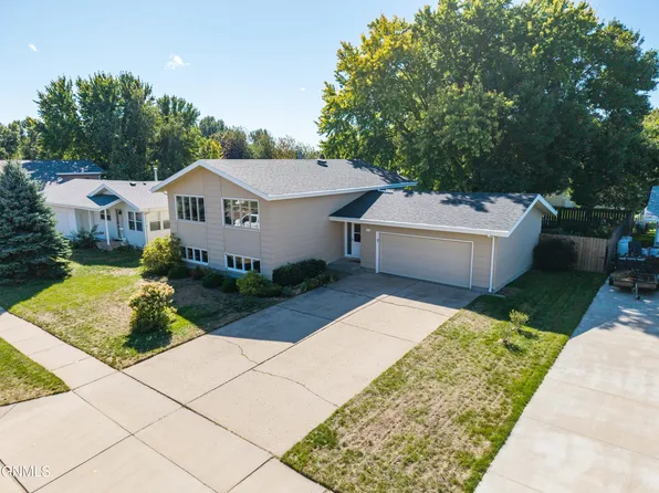 1606 Columbia Dr, Bismarck, ND 58504