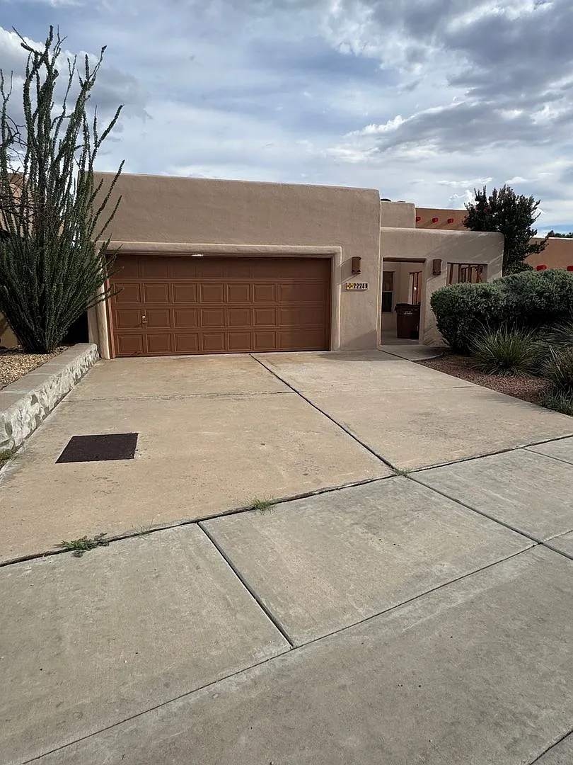 3 Bedroom, 3 Bath, 2 Car Garage Home — Photo 2