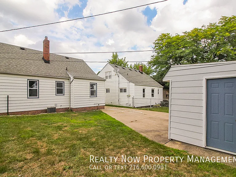 11912 Derby Ave — Photo 29