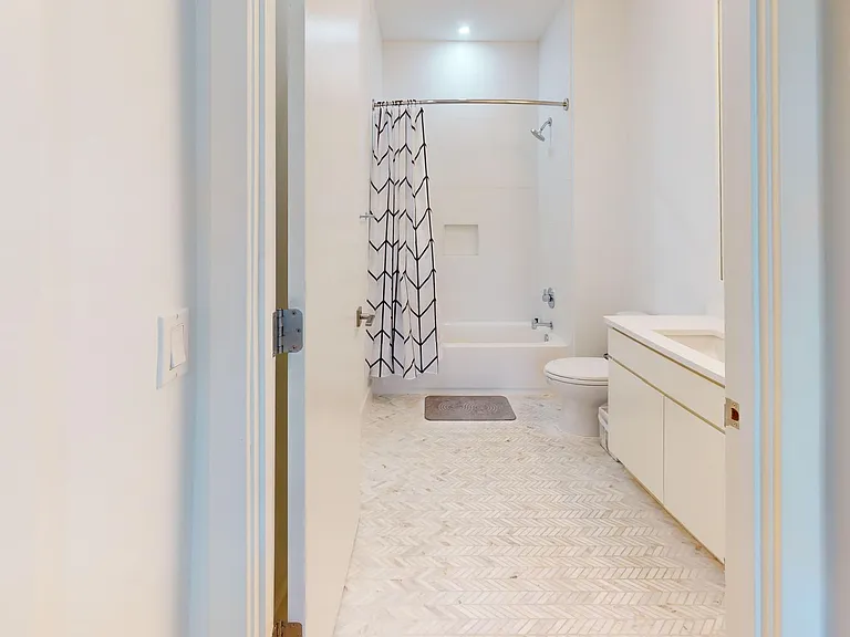 1324 E St SE #205 — Photo 12