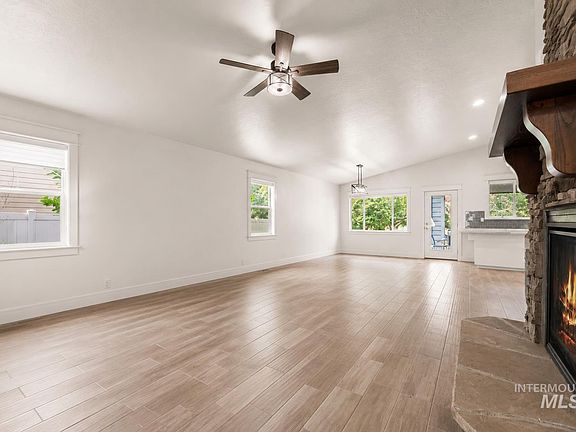 4th image of 359 N Vandries Way