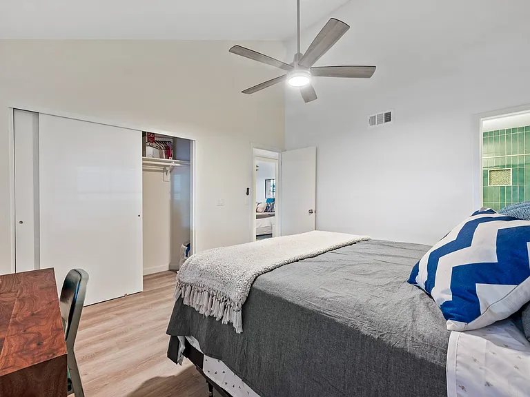 2143 E Center Ln #1 — Photo 9