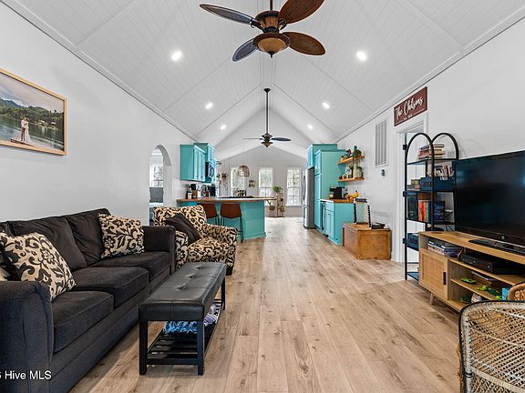 3rd image of 2931 Seashore Road SW