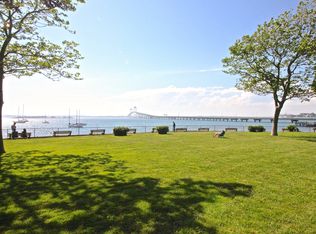 24 Van Zandt Ave, Newport, RI 02840