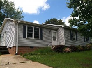 8 Melvin Cir, Taylors, SC 29687