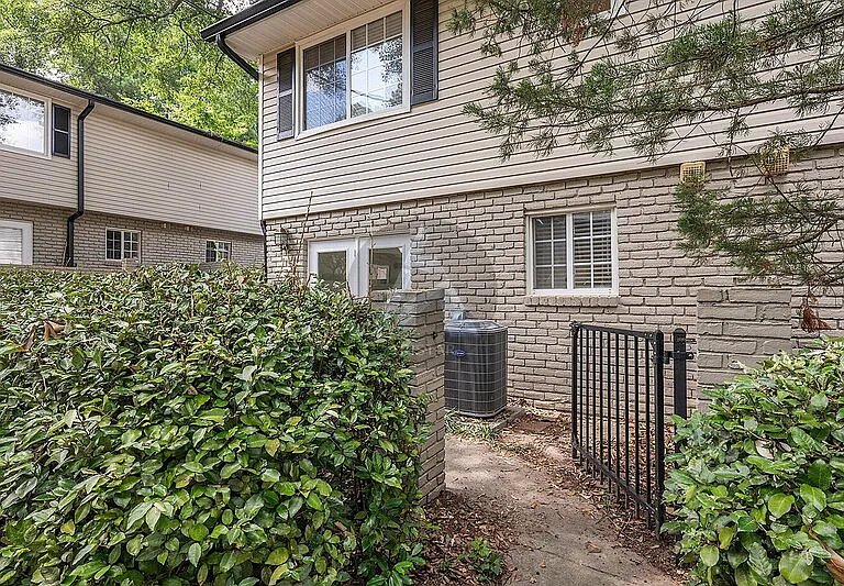 6940 Roswell Rd #13F — Photo 17