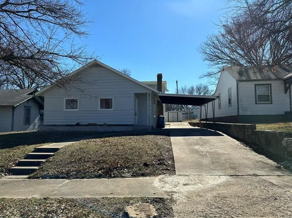 1303 W 2nd St, Coffeyville, KS 67337