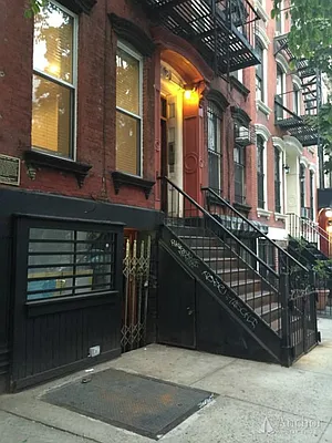 Rented by Anchor Associates | media 6