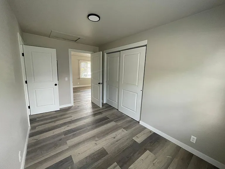 544 S Donovan St #A — Photo 11