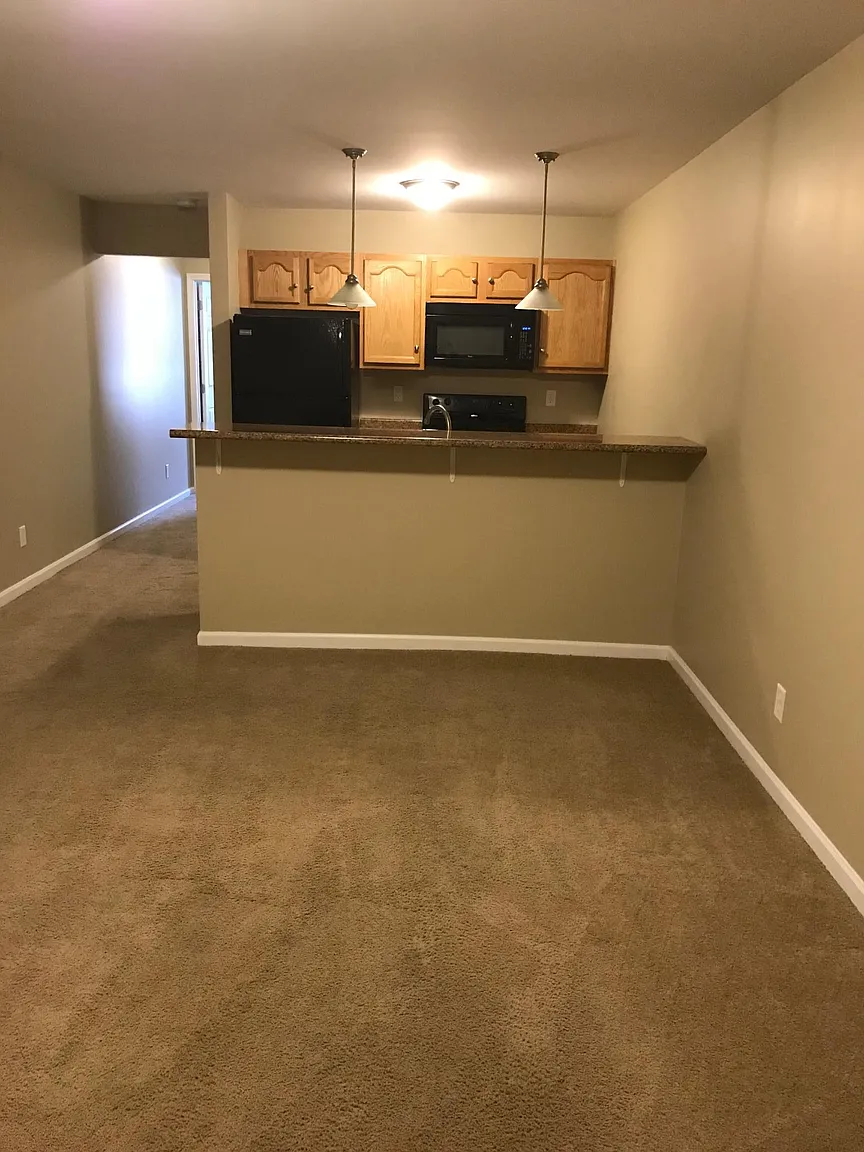 1401 Country Club Rd APT 11 photo 1