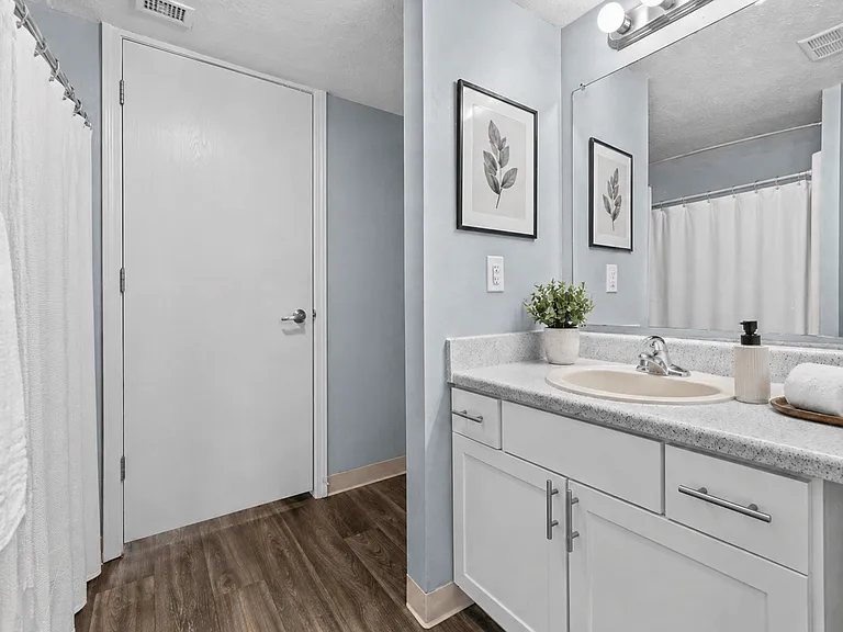 Fairfax Apartments - Lansing, MI — Photo 10