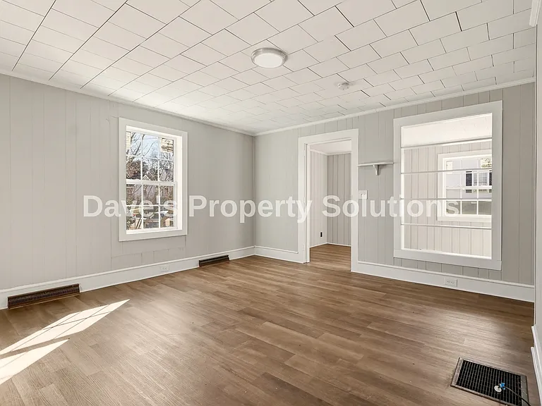 408 Seaman St — Photo 8