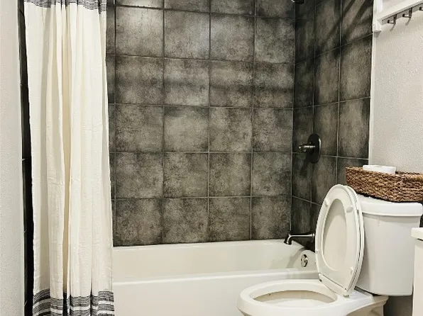 401 Pebble Way APT 136, Arlington, TX 76006