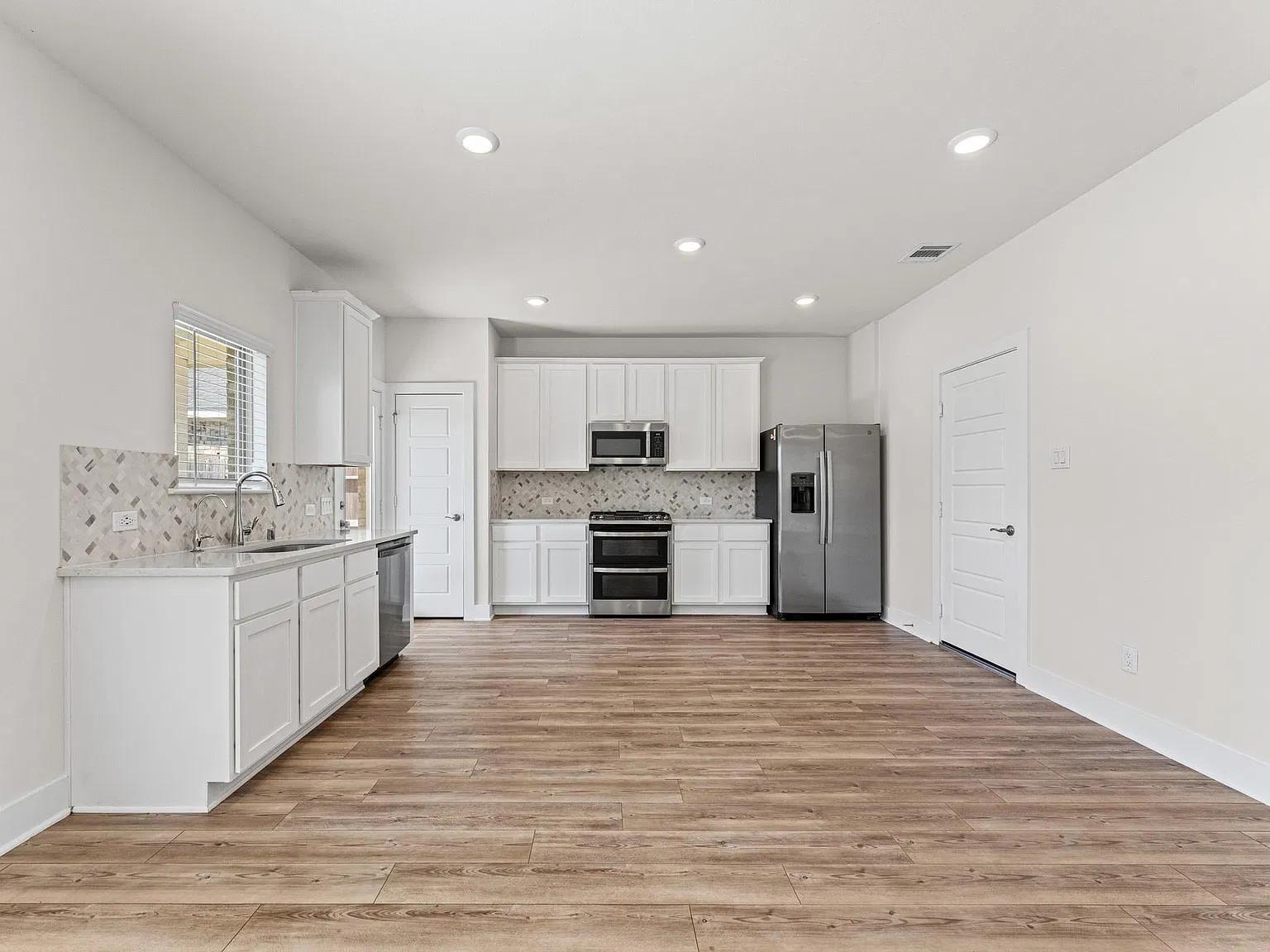 3 bed, 2.5 bath, 1740 sqft, $2,300 — Photo 3
