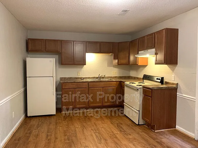 1427 Cherrycrest Dr — Photo 10