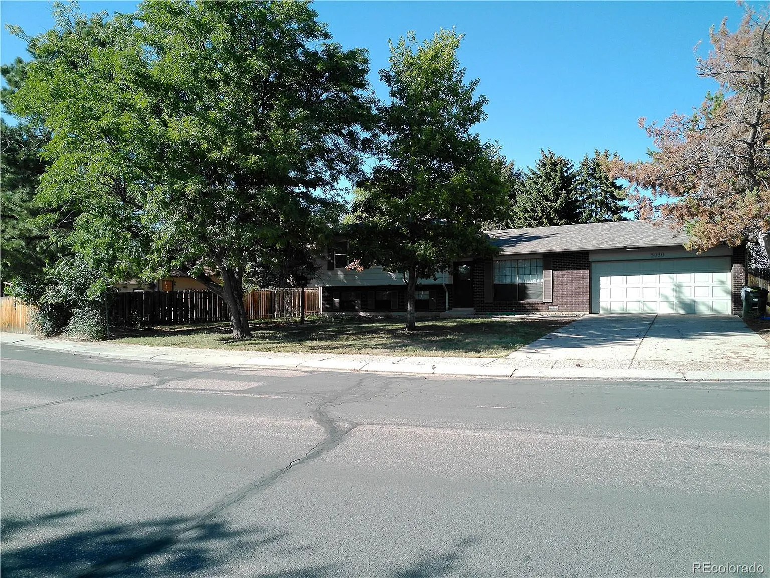 4 bed, 2.0 bath, 2427 sqft, $2,250 — Photo 3