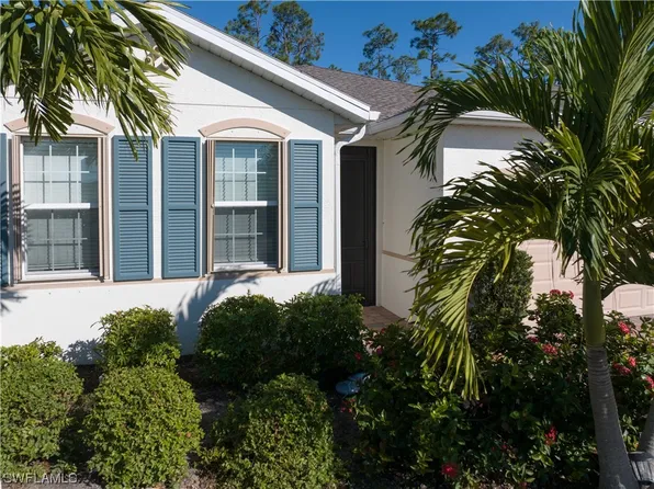 3075 Amadora Cir, Cape Coral, FL 33909