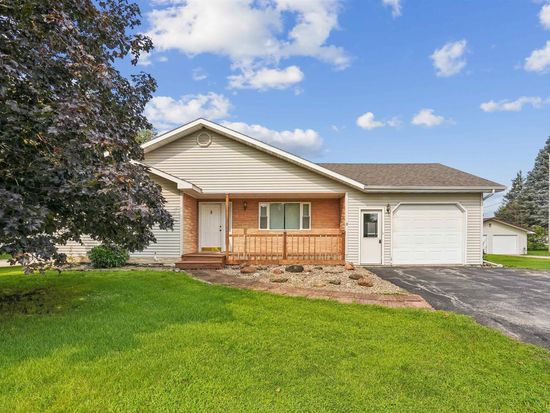 719 S 4th St, Osage, IA 50461