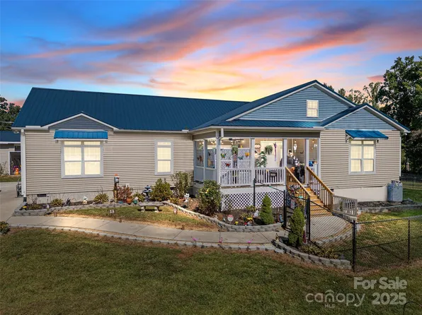 1154 N Ridge Rd, Hendersonville, NC 28792