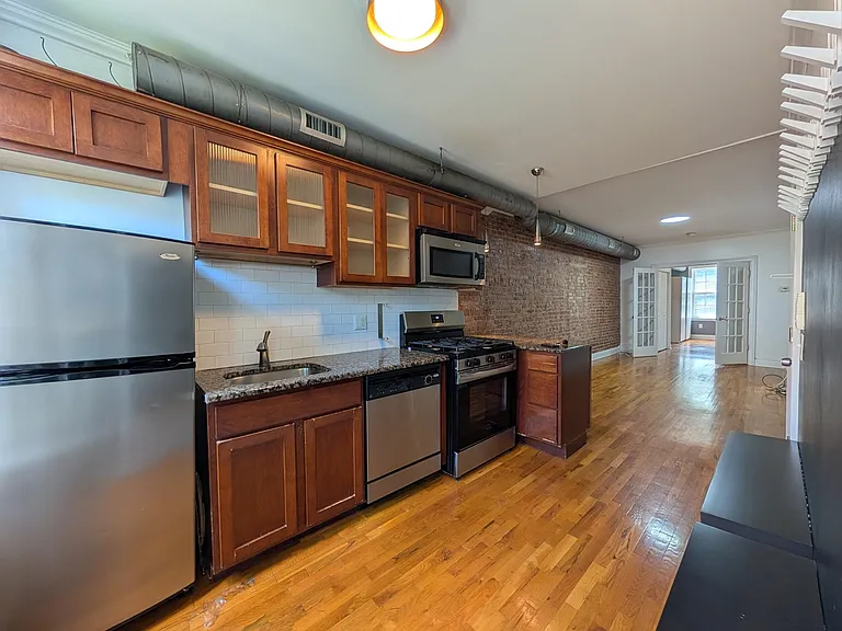 208 6th St #2R — Photo 5