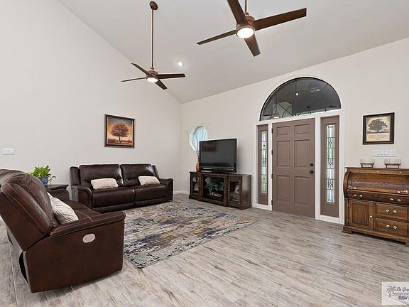 4th image of 17236 Oakmount Cir