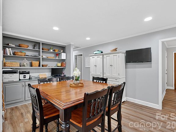 4th image of 1172 Rainbow Cir
