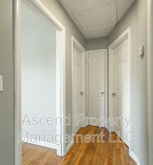 1113 Jarvis Ave — Photo 13