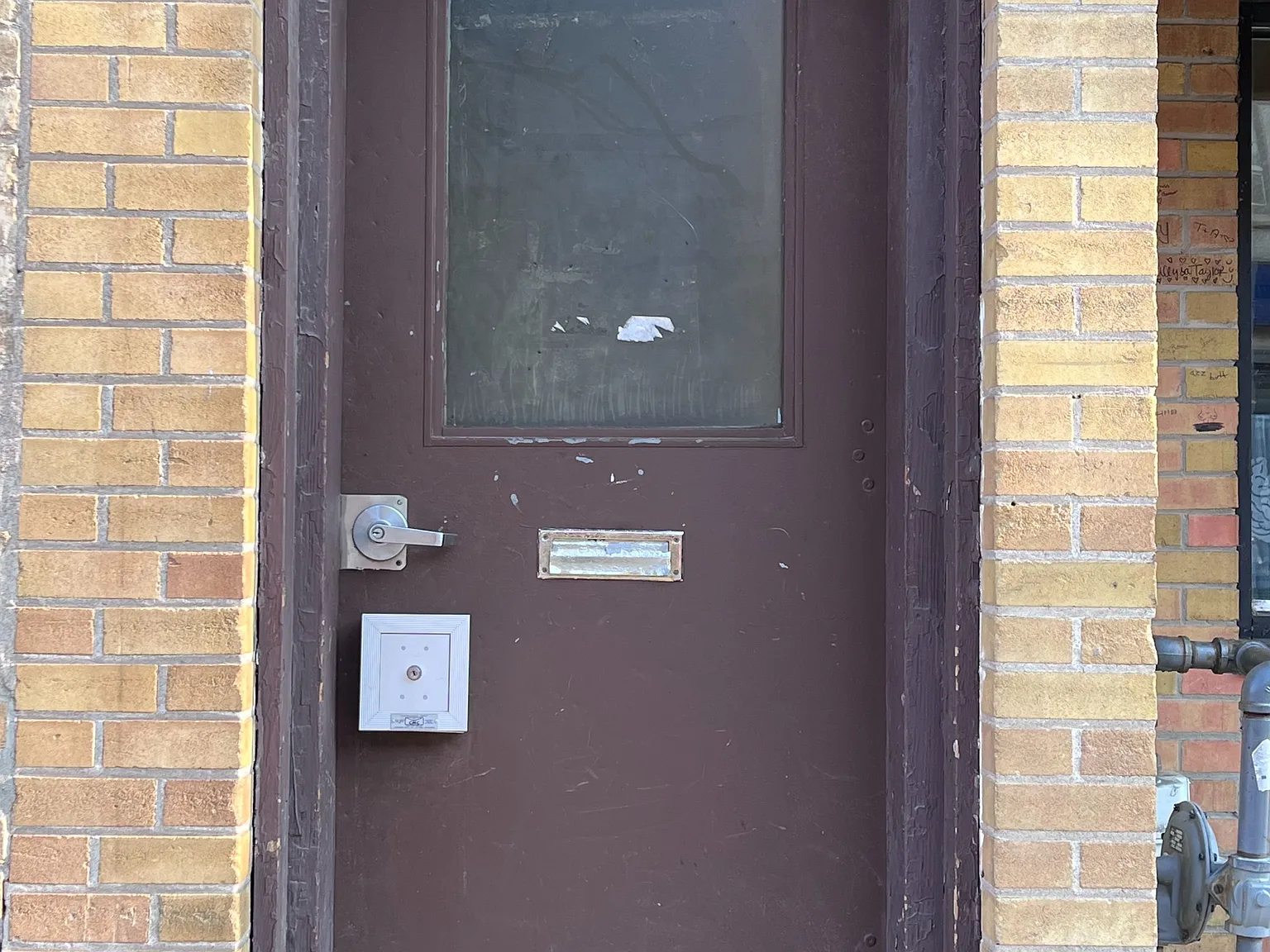 3 bed, $1,800 — Photo 2