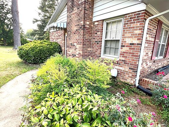 5th image of 1049 E Oak Hill Dr
