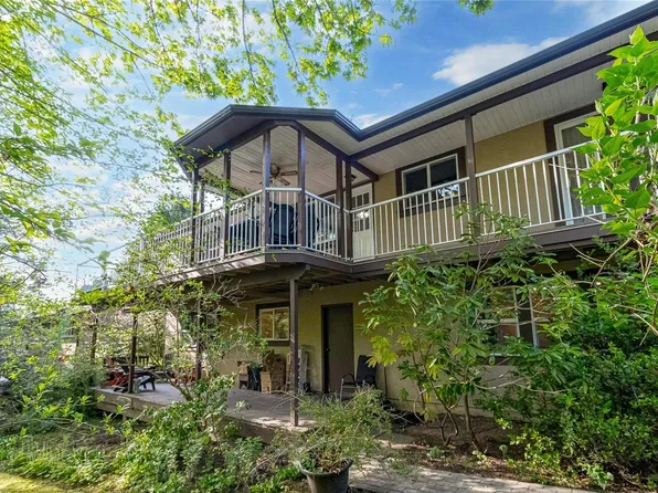 1005 Sluggett Rd, Central Saanich, BC V8M 1E4