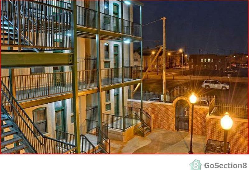 1st image of 619 E Jackson St APT 301