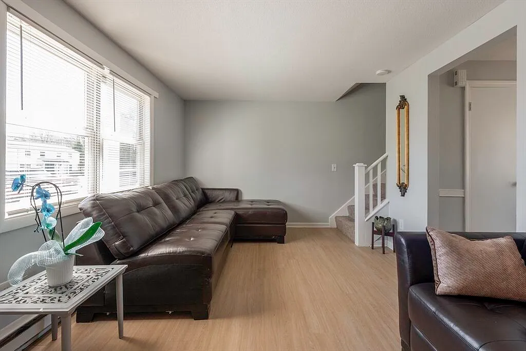 2 bed, 850 sqft, $1,900 — Photo 2
