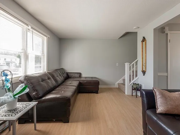 10 Town House Ct #5 — Photo 2