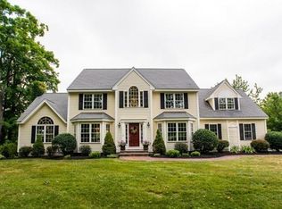 7 Maple St, Pepperell, MA 01463